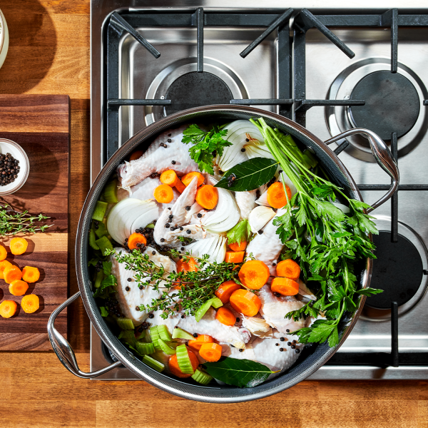 Hybrid Stock Pot with Lid. 12-Qt