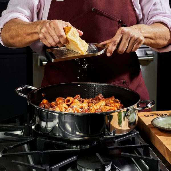 Hybrid Deep Saut Pan/Chicken Fryer with Lid. 7-Qt
