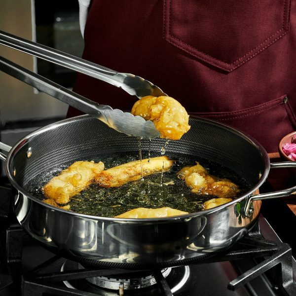 Hybrid Deep Sauté Pan with Lid. 3.3-Qt