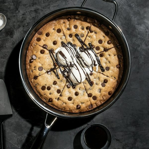 Hybrid Deep Sauté Pan with Lid. 3.3-Qt