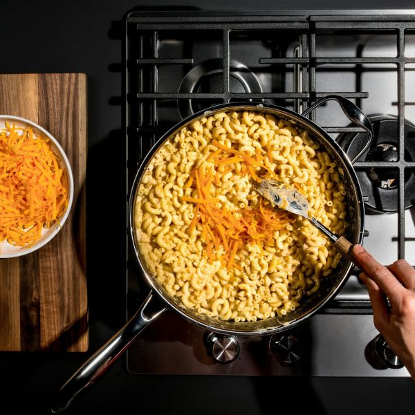 Hybrid Deep Sauté Pan with Lid. 4.5-Qt
