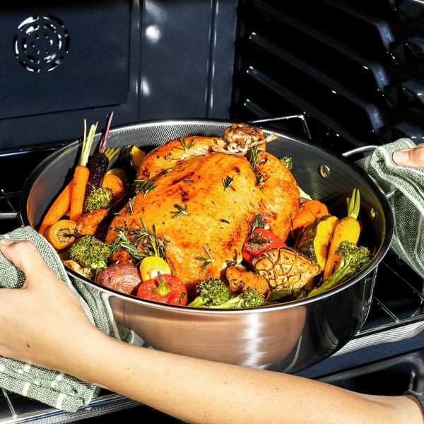 Hybrid Deep Saut Pan/Chicken Fryer with Lid. 7-Qt