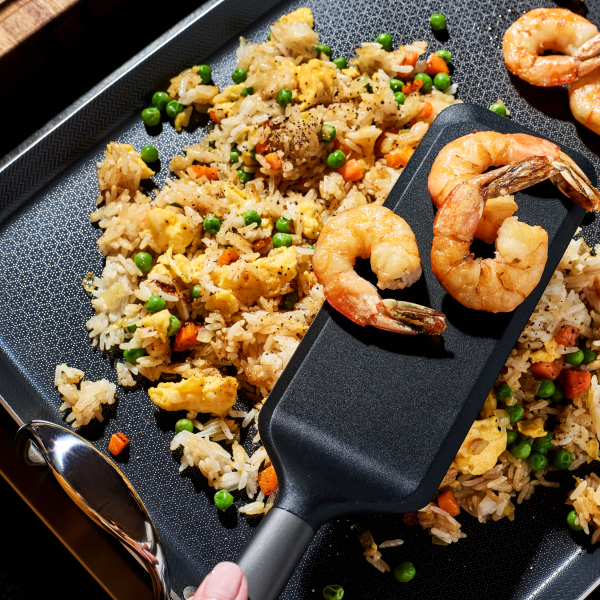HexClad_GriddleTools_KWGT08-ST_GriddleSpatula_DoubleBurnerGriddle_CWGD21-C_032125_KF_091.png Griddle Tool Set. 4-pc