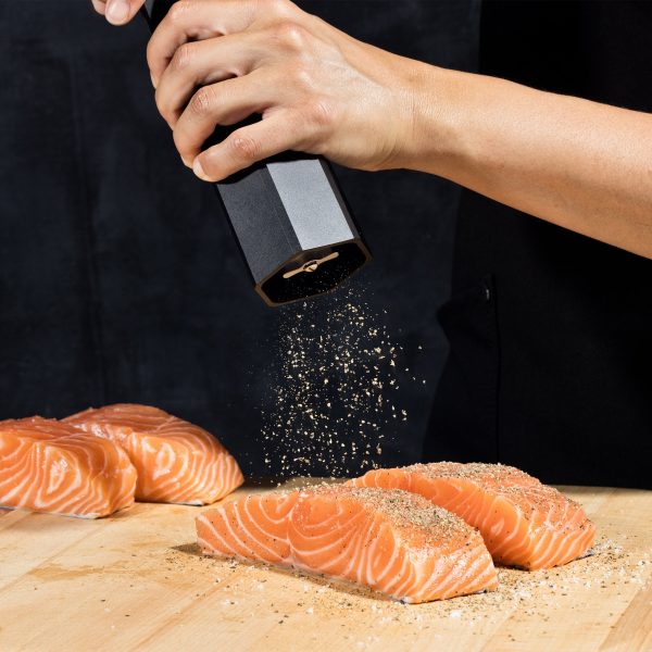 HexClad_HexMill_Pepper_KWPM09_0423_DJ_02.jpg HexMill Pepper Grinder