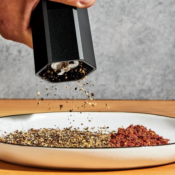 HexClad_HexMill_Pepper_KWPM09_071024_KF_015.jpg HexMill Pepper Grinder