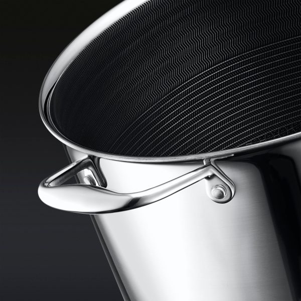 Hybrid Stock Pot with Lid. 10-Qt