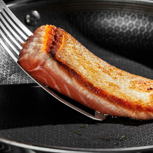 Hybrid Deep Sauté Pan with Lid. 3.3-Qt